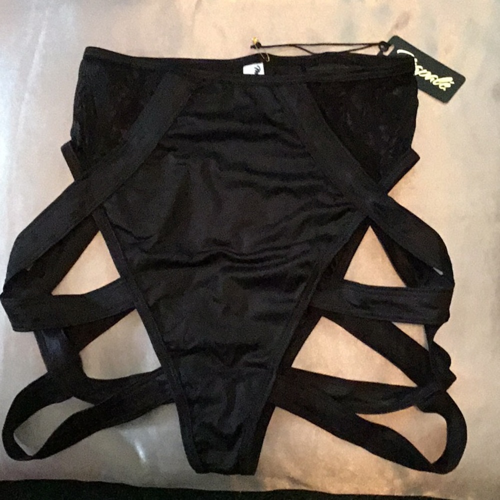 High-waisted strappy panty